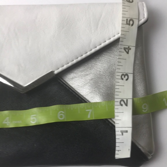 EXPRESS CLUTCH BAG WRISTLET BLACK/SILVER/WHITE NEW - Picture 8 of 11